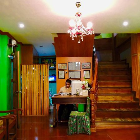 Tinhat Halal حلال Certified Boutique Hotel And Restaurant Davao Stadt Exterior foto
