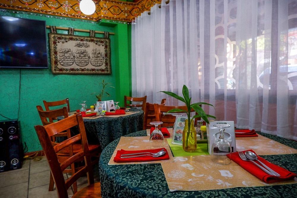Tinhat Halal حلال Certified Boutique Hotel And Restaurant Davao Stadt Exterior foto