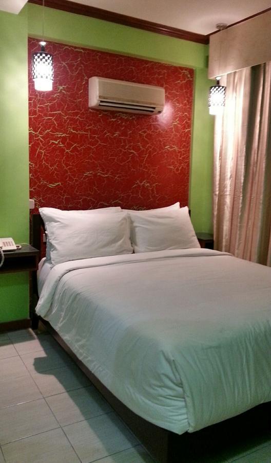 Tinhat Halal حلال Certified Boutique Hotel And Restaurant Davao Stadt Exterior foto