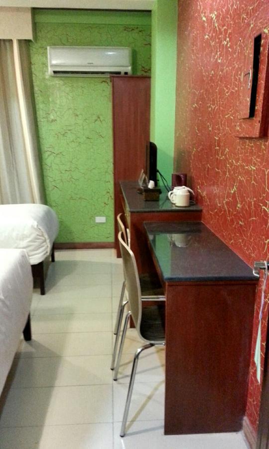 Tinhat Halal حلال Certified Boutique Hotel And Restaurant Davao Stadt Exterior foto