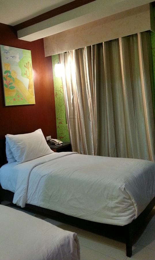 Tinhat Halal حلال Certified Boutique Hotel And Restaurant Davao Stadt Exterior foto