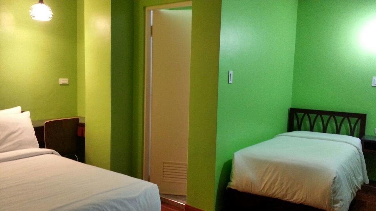 Tinhat Halal حلال Certified Boutique Hotel And Restaurant Davao Stadt Exterior foto