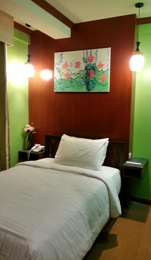 Tinhat Halal حلال Certified Boutique Hotel And Restaurant Davao Stadt Exterior foto