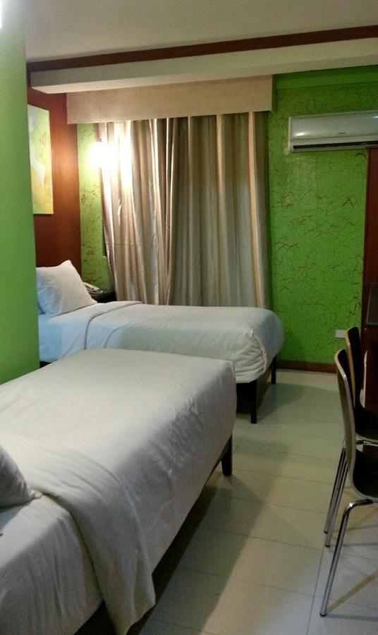 Tinhat Halal حلال Certified Boutique Hotel And Restaurant Davao Stadt Exterior foto